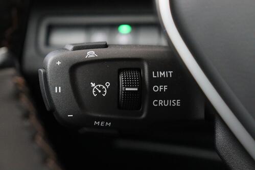 PEUGEOT 5008 GT-LINE 1.2 PURETECH EAT8 + A/T + 7PL. + GPS + CARPLAY + CAMERA + PDC + CRUISE(ACC) + ALU 18