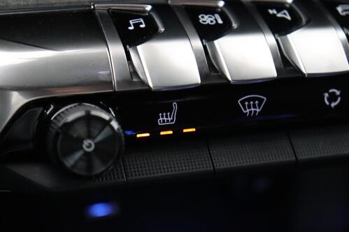 PEUGEOT 5008 GT-LINE 1.2 PURETECH EAT8 + A/T + 7PL. + GPS + CARPLAY + CAMERA + PDC + CRUISE(ACC) + ALU 18