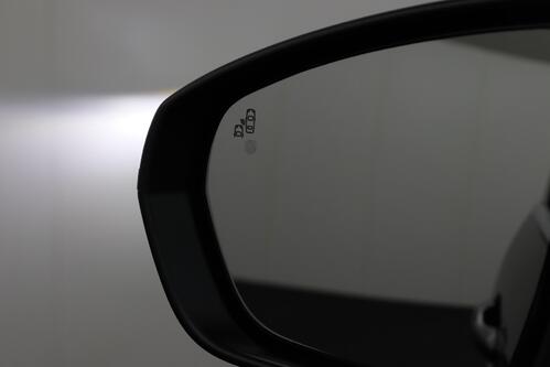 PEUGEOT 5008 GT + 7 PL. + CARPLAY + GPS + CAMERA + PDC + CRUISE + ALU 18