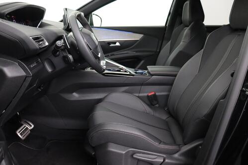 PEUGEOT 5008 GT + 7 PL. + CARPLAY + GPS + CAMERA + PDC + CRUISE + ALU 18