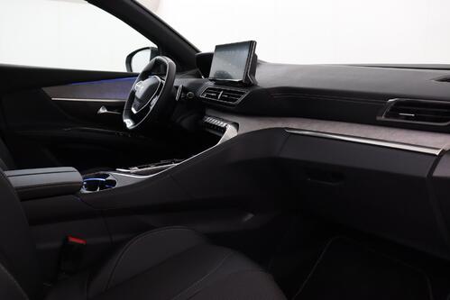 PEUGEOT 5008 GT + 7 PL. + CARPLAY + GPS + CAMERA + PDC + CRUISE + ALU 18