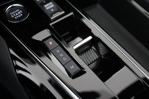 PEUGEOT 5008 GT + 7 PL. + CARPLAY + GPS + CAMERA + PDC + CRUISE + ALU 18