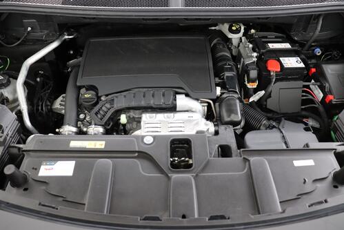 PEUGEOT 5008 GT + 7 PL. + CARPLAY + GPS + CAMERA + PDC + CRUISE + ALU 18