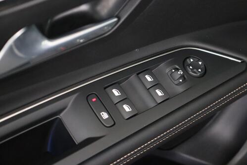 PEUGEOT 5008 GT + 7 PL. + CARPLAY + GPS + CAMERA + PDC + CRUISE + ALU 18