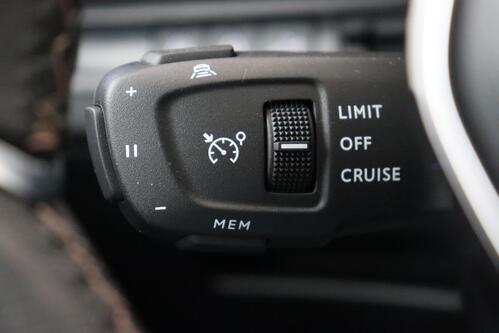 PEUGEOT 5008 GT + 7 PL. + CARPLAY + GPS + CAMERA + PDC + CRUISE + ALU 18