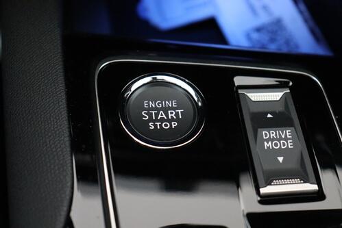 PEUGEOT 5008 GT-LINE 1.2 PURETECH EAT8  + 7PL. + A/T + GPS + CARPLAY + CAMERA + PDC + CRUISE(ACC) + ALU 18