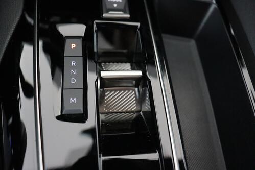 PEUGEOT 5008 GT-LINE 1.2 PURETECH EAT8  + 7PL. + A/T + GPS + CARPLAY + CAMERA + PDC + CRUISE(ACC) + ALU 18