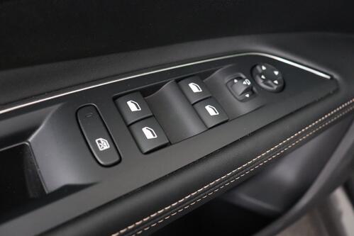 PEUGEOT 5008 GT-LINE 1.2 PURETECH EAT8  + 7PL. + A/T + GPS + CARPLAY + CAMERA + PDC + CRUISE(ACC) + ALU 18
