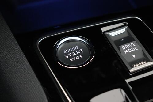 PEUGEOT 5008 GT 1.2 PURETECH EAT8 + A/T +7PL. + GPS + CARPLAY + CAMERA + PDC + CRUISE + ALU 