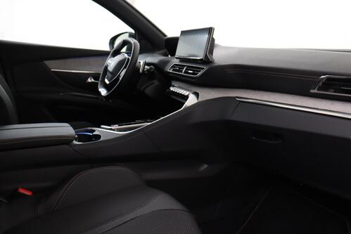 PEUGEOT 5008 GT 1.2 PURETECH EAT8 + A/T +7PL. + GPS + CARPLAY + CAMERA + PDC + CRUISE + ALU 