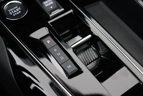 PEUGEOT 5008 GT 1.2 PURETECH EAT8 + A/T +7PL. + GPS + CARPLAY + CAMERA + PDC + CRUISE + ALU 