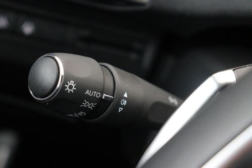 PEUGEOT 5008 GT 1.2 PURETECH EAT8 + A/T +7PL. + GPS + CARPLAY + CAMERA + PDC + CRUISE + ALU 