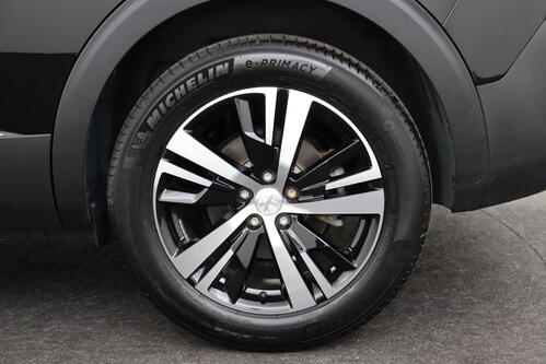 PEUGEOT 5008 GT 1.2 PURETECH EAT8 + A/T +7PL. + GPS + CARPLAY + CAMERA + PDC + CRUISE + ALU 