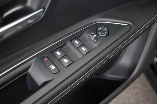 PEUGEOT 5008 GT 1.2 PURETECH EAT8 + A/T +7PL. + GPS + CARPLAY + CAMERA + PDC + CRUISE + ALU 