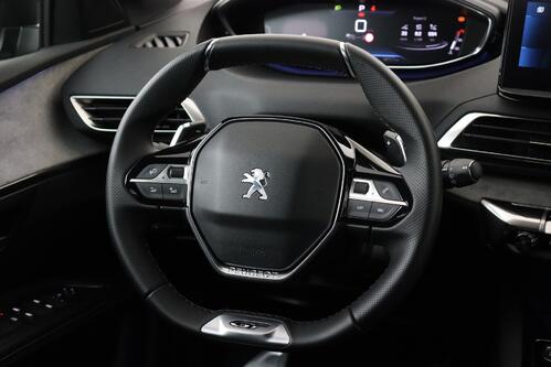 PEUGEOT 5008 GT 1.2 PURETECH EAT8 + A/T +7PL. + GPS + CARPLAY + CAMERA + PDC + CRUISE + ALU 