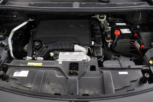 PEUGEOT 5008 GT 1.2 PURETECH EAT8 + A/T +7PL. + GPS + CARPLAY + CAMERA + PDC + CRUISE + ALU 