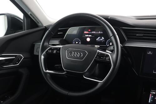 AUDI e-tron QUATTRO 55 ADVANCE 86 kWh + A/T + GPS + LEDER + CAMERA + PDC + CRUISE + ALU 