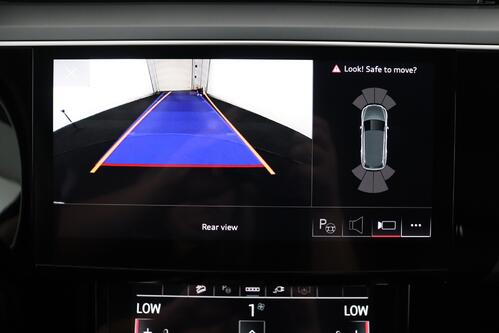 AUDI e-tron QUATTRO 55 ADVANCE 86 kWh + A/T + GPS + LEDER + CAMERA + PDC + CRUISE + ALU 