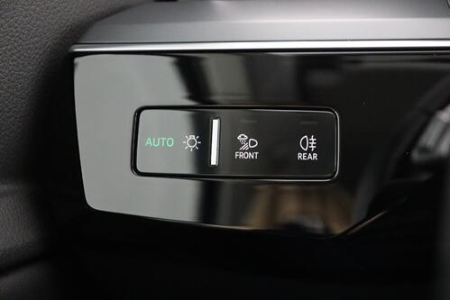 AUDI e-tron QUATTRO 55 ADVANCE 86 kWh + A/T + GPS + LEDER + CAMERA + PDC + CRUISE + ALU 