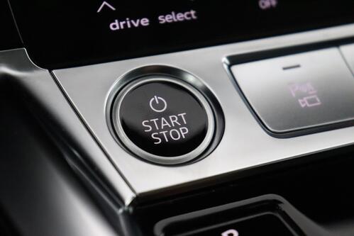 AUDI e-tron QUATTRO 55 ADVANCE 86 kWh + A/T + GPS + LEDER + CAMERA + PDC + CRUISE + ALU 