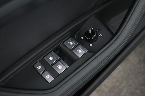 AUDI e-tron QUATTRO 55 ADVANCE 86 kWh + A/T + GPS + LEDER + CAMERA + PDC + CRUISE + ALU 