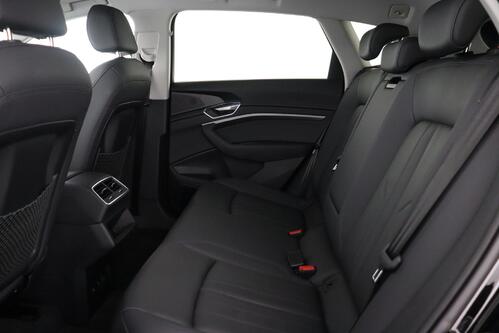 AUDI e-tron QUATTRO 55 ADVANCE 86 kWh + A/T + GPS + LEDER + CAMERA + PDC + CRUISE + ALU 