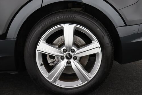 AUDI e-tron QUATTRO 55 ADVANCE 86 kWh + A/T + GPS + LEDER + CAMERA + PDC + CRUISE + ALU 