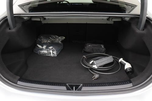 MERCEDES-BENZ A  250 e iA AMG- LINE  + GPS + LEDER/ALCANTARA + CAMERA + PDC + CRUISE + ALU 
