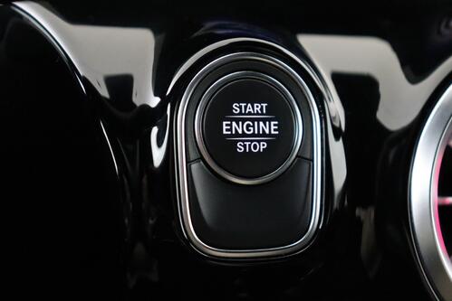 MERCEDES-BENZ A  250 e iA AMG- LINE  + GPS + LEDER/ALCANTARA + CAMERA + PDC + CRUISE + ALU 