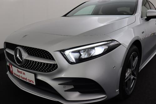 MERCEDES-BENZ A  250 e iA AMG- LINE  + GPS + LEDER/ALCANTARA + CAMERA + PDC + CRUISE + ALU 