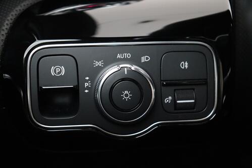 MERCEDES-BENZ A  250 e iA AMG- LINE  + GPS + LEDER/ALCANTARA + CAMERA + PDC + CRUISE + ALU 