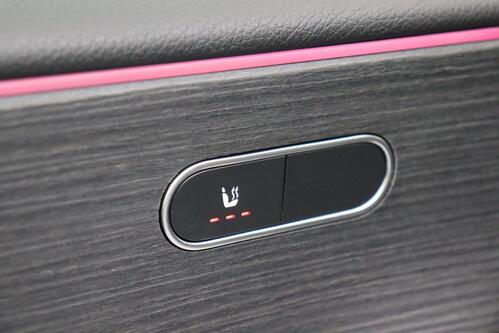 MERCEDES-BENZ A  250 e iA AMG- LINE  + GPS + LEDER/ALCANTARA + CAMERA + PDC + CRUISE + ALU 