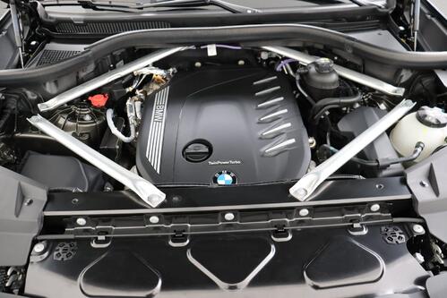 BMW X5 30D XDRIVE + CARPLAY + GPS + CAMERA + PDC + CRUISE (ACC) + LEDER + ALU 