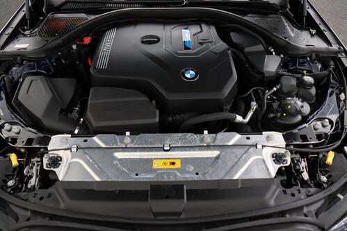 BMW 330 e iA TOURING + GPS + CARPLAY + LEDER/ALCANTARA + PDC + CRUISE + ALU 18
