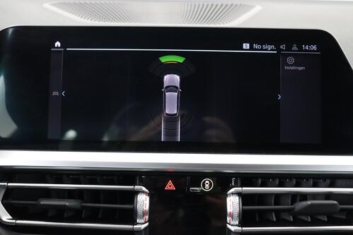 BMW 330 e iA TOURING + GPS + CARPLAY + LEDER/ALCANTARA + PDC + CRUISE + ALU 18