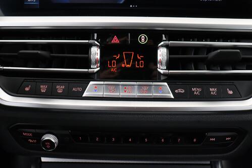 BMW 330 e iA TOURING + GPS + CARPLAY + LEDER/ALCANTARA + PDC + CRUISE + ALU 18