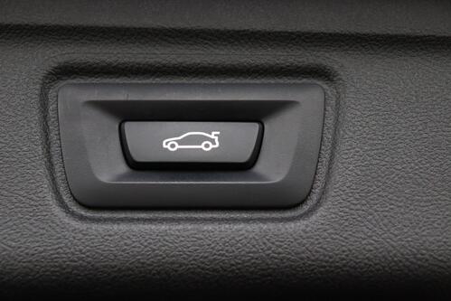 BMW 330 e iA TOURING + GPS + CARPLAY + LEDER/ALCANTARA + PDC + CRUISE + ALU 18