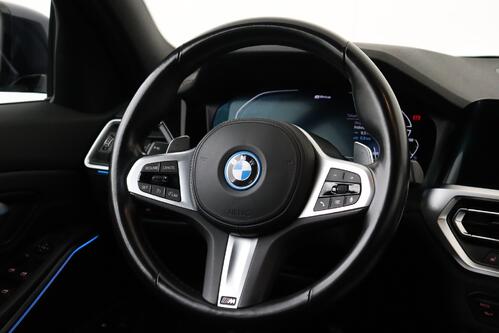 BMW 330 e iA TOURING + GPS + CARPLAY + LEDER/ALCANTARA + PDC + CRUISE + ALU 18