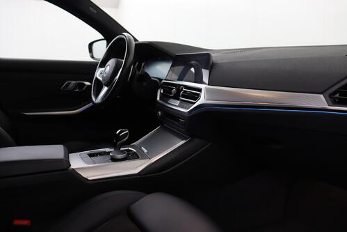 BMW 330 e iA TOURING + GPS + CARPLAY + LEDER/ALCANTARA + PDC + CRUISE + ALU 18