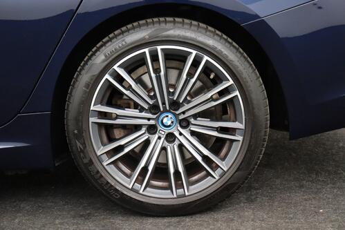 BMW 330 e iA TOURING + GPS + CARPLAY + LEDER/ALCANTARA + PDC + CRUISE + ALU 18