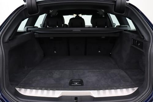 BMW 330 e iA TOURING + GPS + CARPLAY + LEDER/ALCANTARA + PDC + CRUISE + ALU 18