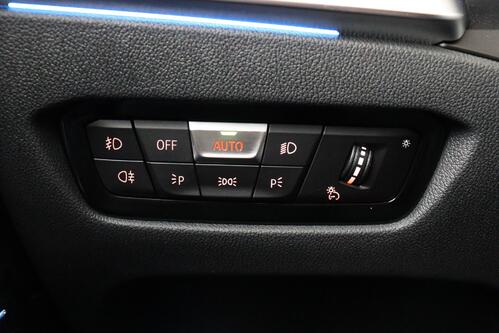 BMW 330 e iA TOURING + GPS + CARPLAY + LEDER/ALCANTARA + PDC + CRUISE + ALU 18