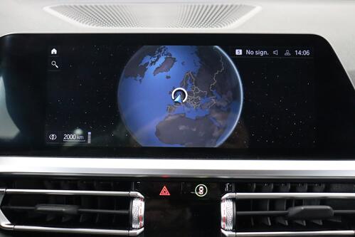 BMW 330 e iA TOURING + GPS + CARPLAY + LEDER/ALCANTARA + PDC + CRUISE + ALU 18