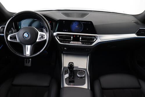 BMW 330 e iA TOURING + GPS + CARPLAY + LEDER/ALCANTARA + PDC + CRUISE + ALU 18