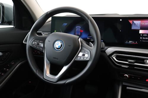 BMW 330  e iA xDrive  PHEV + GPS + CARPLAY + CAMERA + PDC + CRUISE + ALU 