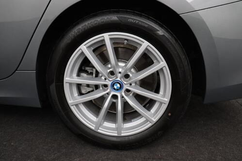 BMW 330  e iA xDrive  PHEV + GPS + CARPLAY + CAMERA + PDC + CRUISE + ALU 