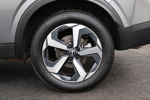 NISSAN Qashqai N-CONNECTA 1.3 DIG-T MHEV + A/T + GPS + CARPLAY + CAMERA + PDC + PANO DAK + CRUISE(ACC) + ALU 