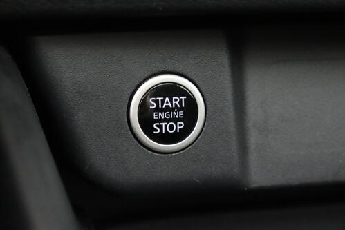 NISSAN Qashqai N-CONNECTA 1.3 DIG-T MHEV + A/T + GPS + CARPLAY + CAMERA + PDC + PANO DAK + CRUISE(ACC) + ALU 