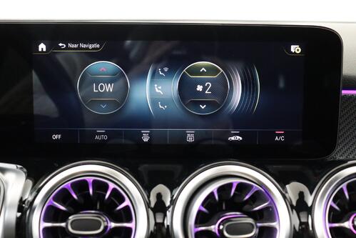 MERCEDES-BENZ GLB 200 iA AMG-LINE + 7PL. + GPS + CAMERA + PDC + CRUISE + PANO + LEDER/ALCANTARA + ALU 