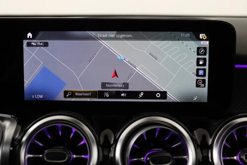 MERCEDES-BENZ GLB 200 iA AMG-LINE + 7PL. + GPS + CAMERA + PDC + CRUISE + PANO + LEDER/ALCANTARA + ALU 